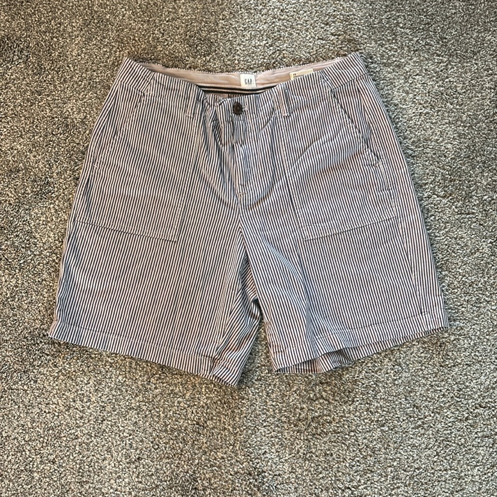GAP Three Pack Girlfriend Chino 8” Shorts - Picture 2 of 5